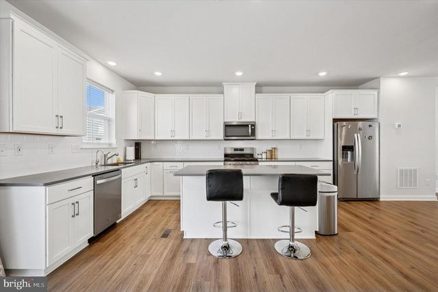 7 KUSY TER, Bridgeport, PA 19405
