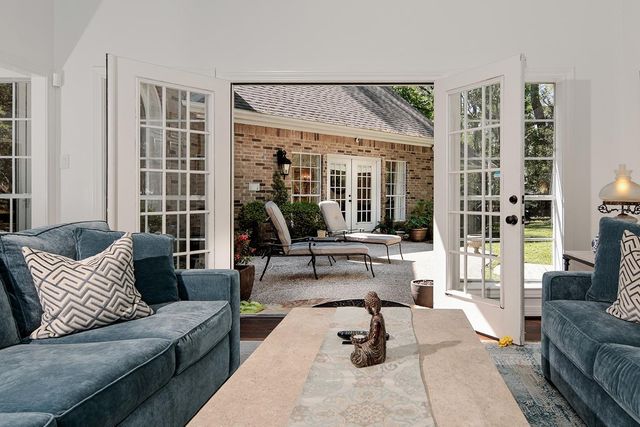 38 Southgate Drive, The Woodlands, TX 77380