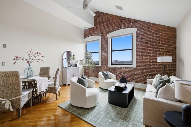 94 Newbury Ave 402, Quincy, MA 02171