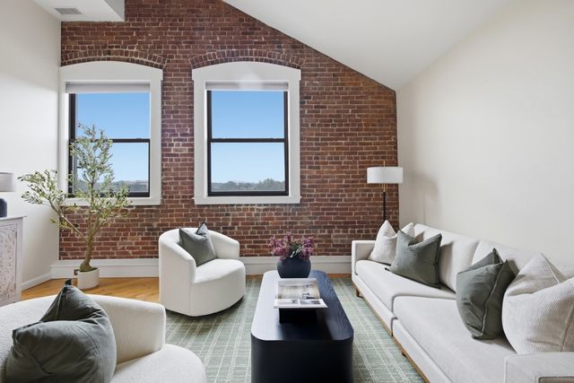 94 Newbury Ave 402, Quincy, MA 02171