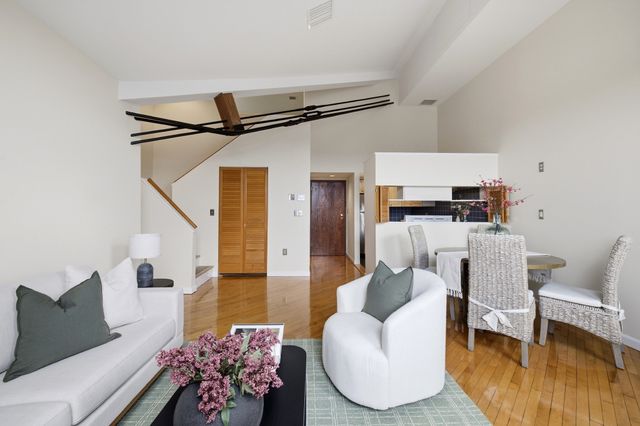 94 Newbury Ave 402, Quincy, MA 02171