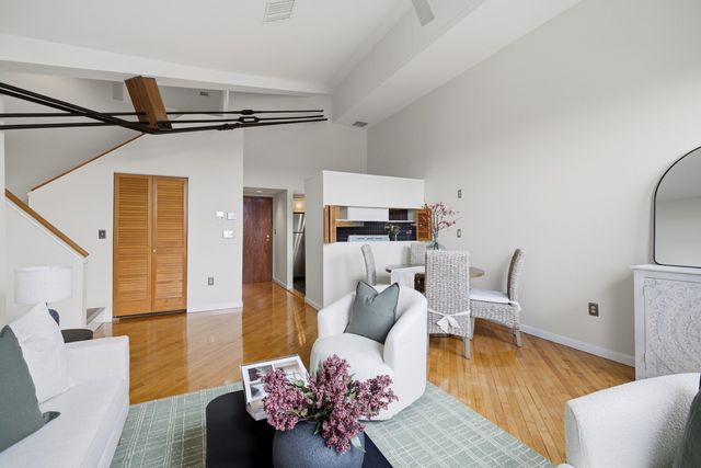 94 Newbury Ave 402, Quincy, MA 02171