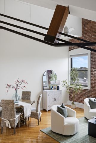 94 Newbury Ave 402, Quincy, MA 02171