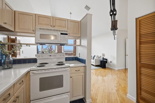94 Newbury Ave 402, Quincy, MA 02171