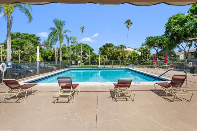 7698 Tahiti Lane 105, Lake Worth, FL 33467