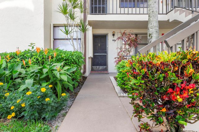 7698 Tahiti Lane 105, Lake Worth, FL 33467
