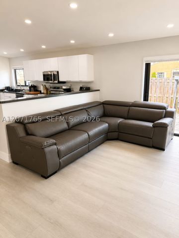 8601 NW 192nd Ter, Hialeah, FL 33015