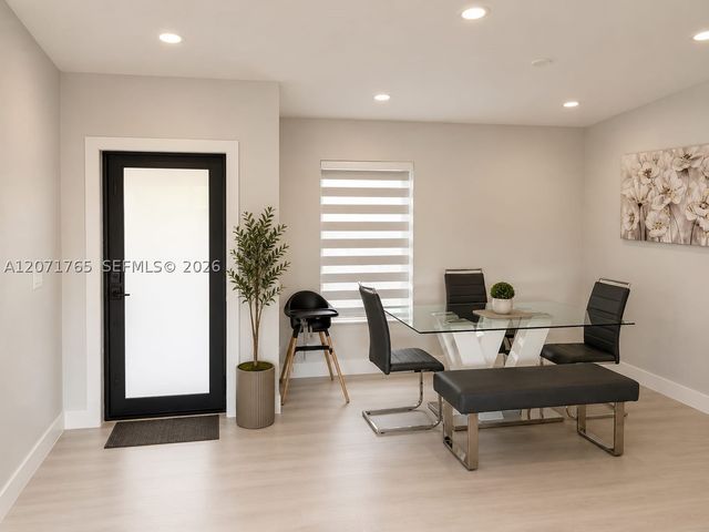 8601 NW 192nd Ter, Hialeah, FL 33015