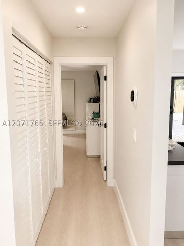 8601 NW 192nd Ter, Hialeah, FL 33015