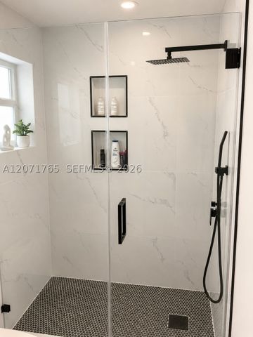 8601 NW 192nd Ter, Hialeah, FL 33015