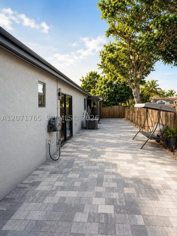 8601 NW 192nd Ter, Hialeah, FL 33015