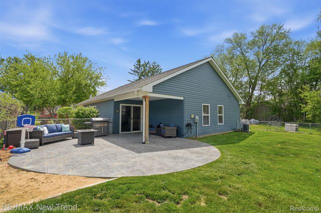 6070 Hackett, Waterford Charter Township, MI 48327