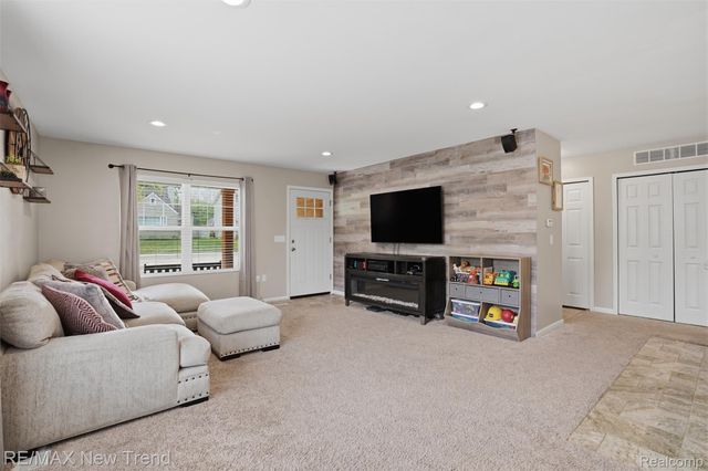 6070 Hackett, Waterford Charter Township, MI 48327