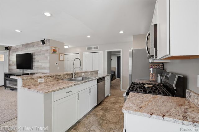 6070 Hackett, Waterford Charter Township, MI 48327