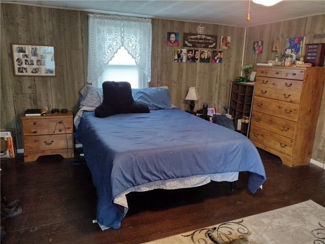 828 Parker Rd, Burgettstown Boro, PA 15021