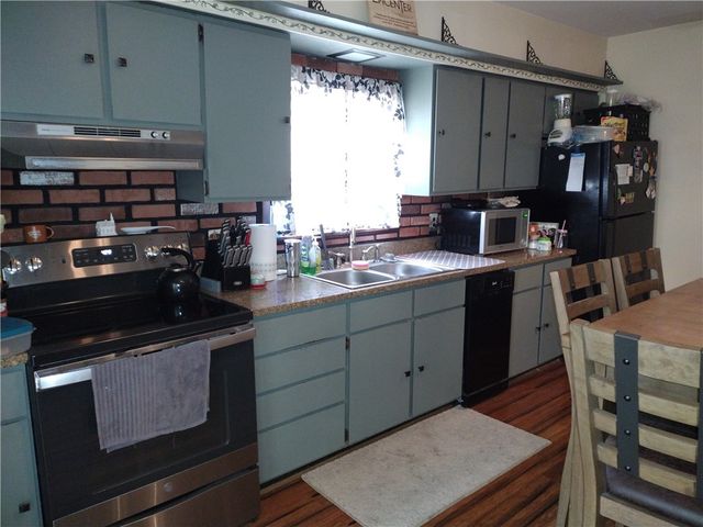 828 Parker Rd, Burgettstown Boro, PA 15021