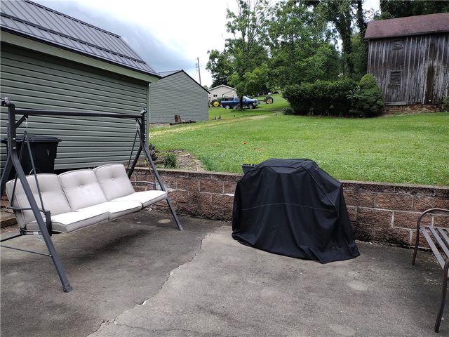 828 Parker Rd, Burgettstown Boro, PA 15021