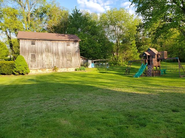 828 Parker Rd, Burgettstown Boro, PA 15021