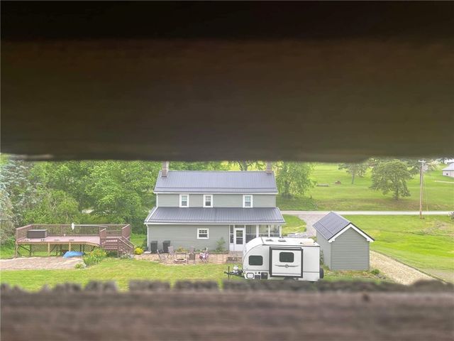 828 Parker Rd, Burgettstown Boro, PA 15021