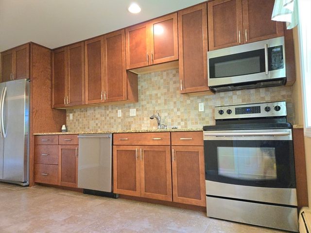 119 Litchfield Pines Dr C, Leominster, MA 01453