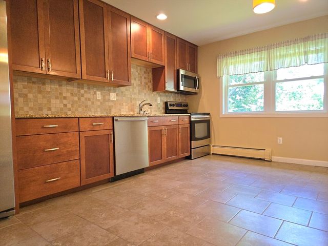 119 Litchfield Pines Dr C, Leominster, MA 01453