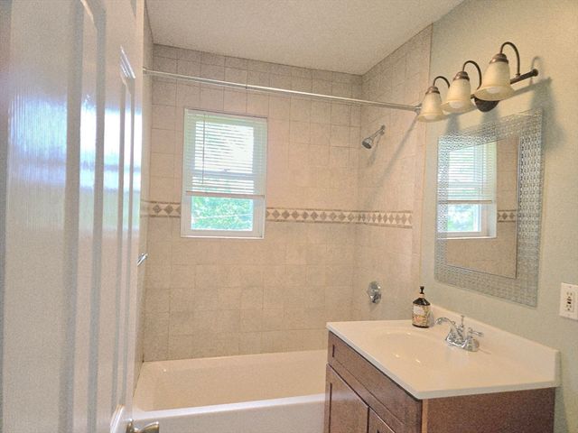 119 Litchfield Pines Dr C, Leominster, MA 01453