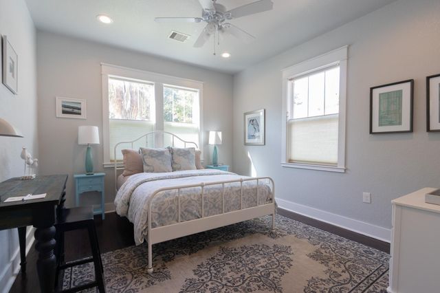 4522 Avenue P, Galveston, TX 77551