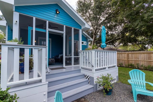 4522 Avenue P, Galveston, TX 77551