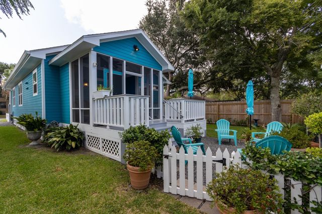 4522 Avenue P, Galveston, TX 77551
