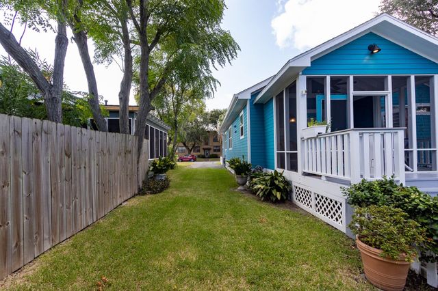 4522 Avenue P, Galveston, TX 77551