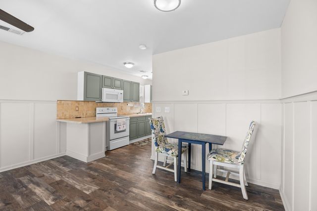 221 Addison Cottage Way, Murrells Inlet, SC 29576