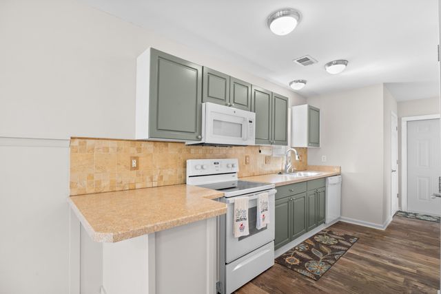 221 Addison Cottage Way, Murrells Inlet, SC 29576