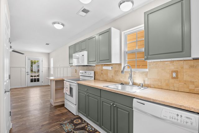 221 Addison Cottage Way, Murrells Inlet, SC 29576