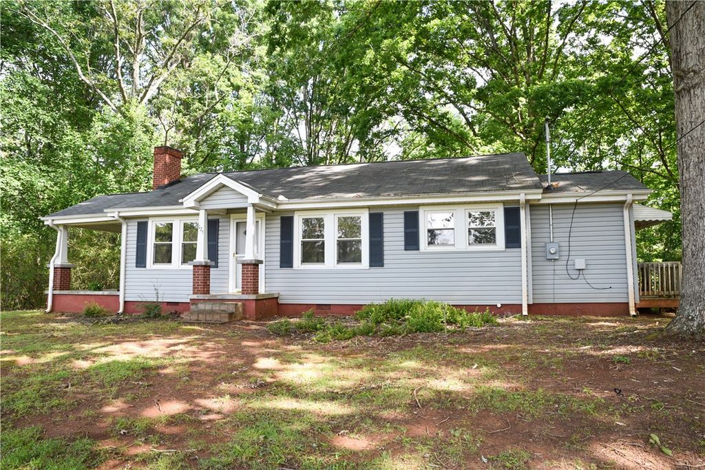 125 Indian Oaks Road, Seneca, SC 29672