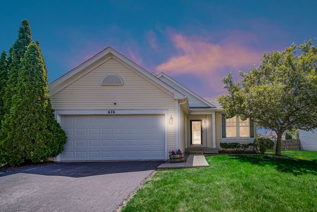 676 Hamilton Lane, North Aurora, IL 60542