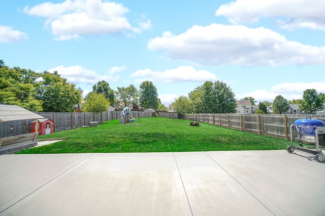 676 Hamilton Lane, North Aurora, IL 60542