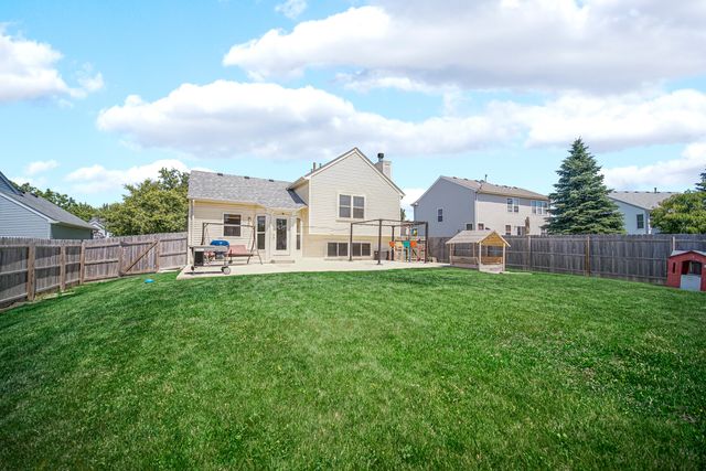 676 Hamilton Lane, North Aurora, IL 60542