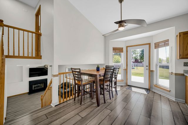 676 Hamilton Lane, North Aurora, IL 60542