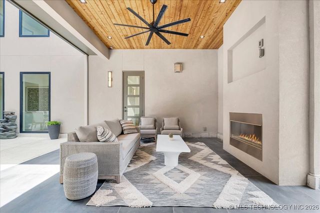 3804 S St Louis Avenue, Tulsa, OK 74105