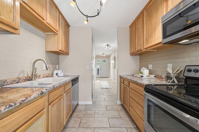 1762 Mcknight Road N 17, Maplewood, MN 55109