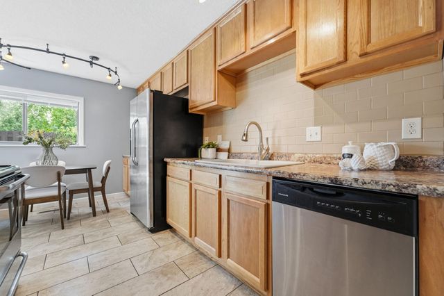1762 Mcknight Road N 17, Maplewood, MN 55109