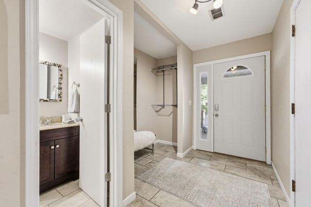1762 Mcknight Road N 17, Maplewood, MN 55109