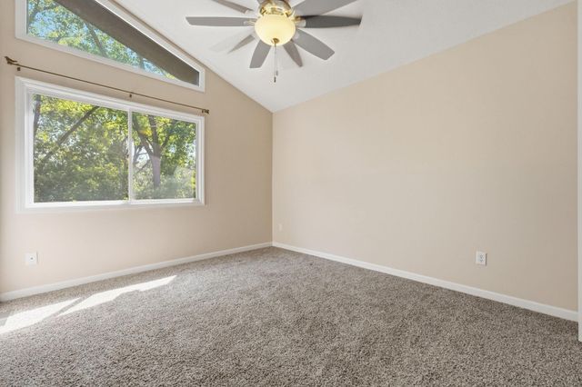 1762 Mcknight Road N 17, Maplewood, MN 55109