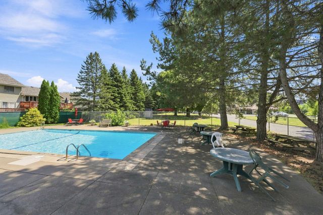 1762 Mcknight Road N 17, Maplewood, MN 55109