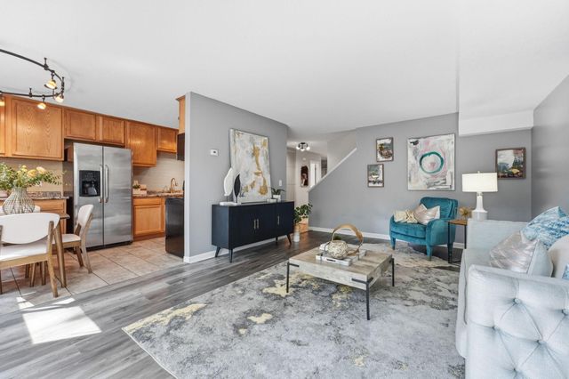1762 Mcknight Road N 17, Maplewood, MN 55109