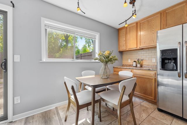1762 Mcknight Road N 17, Maplewood, MN 55109