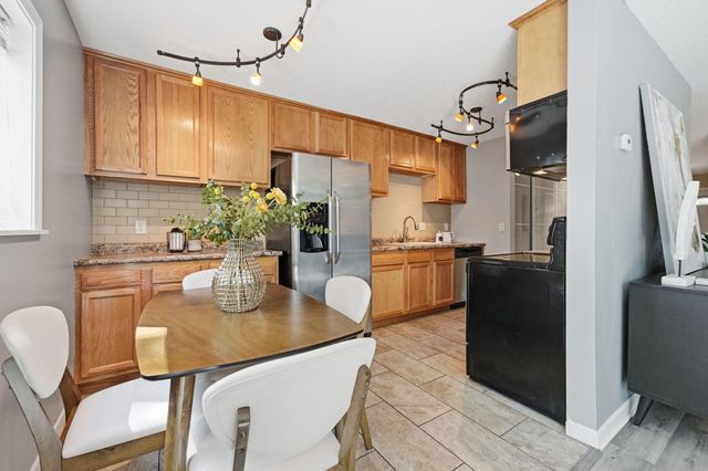 1762 Mcknight Road N 17, Maplewood, MN 55109