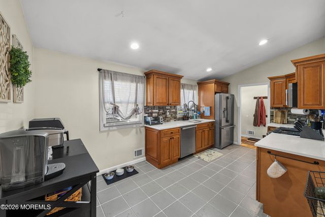 27 Lafayette Drive, Hazlet, NJ 07730