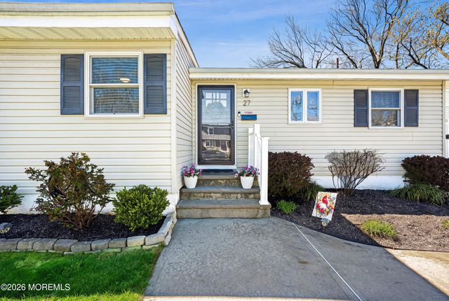27 Lafayette Drive, Hazlet, NJ 07730