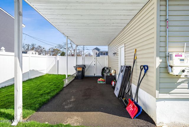 27 Lafayette Drive, Hazlet, NJ 07730